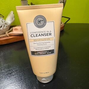 IT Cosmetics Confidence in a Cleanser - Tan